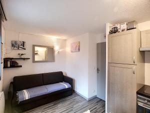 a small living room with a couch and a refrigerator at Studio cabine rénové pour 4 pers avec balcon, parking et wifi, proche pistes et commerces - Les Menuires - FR-1-178-290 in Les Menuires