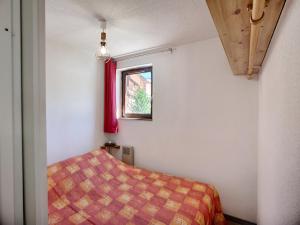 Appartement Les Menuires, 3 pièces, 5 personnes - FR-1-178-179にあるベッド