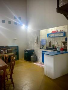 Casa Maia Sana Hostel的厨房或小厨房