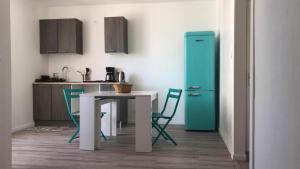 Zdjęcie z galerii obiektu Appartement 2 à 4 personnes vue mer à Santec plage du Dossen vue mer w mieście Santec
