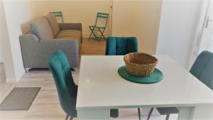Zdjęcie z galerii obiektu Appartement 2 à 4 personnes vue mer à Santec plage du Dossen vue mer w mieście Santec