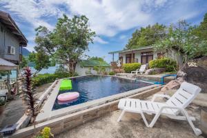 Hồ bơi trong/gần Phi Phi Cozy Seafront Resort