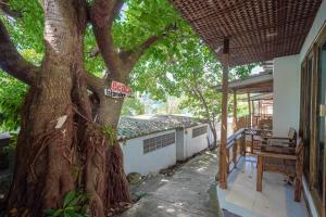 Ban công/sân hiên tại Phi Phi Cozy Seafront Resort