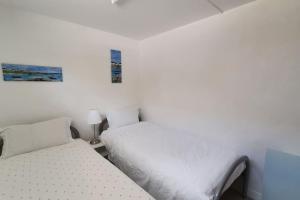 Posteľ alebo postele v izbe v ubytovaní Appartement T2 à 500m de la plage et du marché.