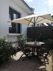 Patio alebo iná vonkajšia časť ubytovania Appartement T2 à 500m de la plage et du marché. + 5 fotografií