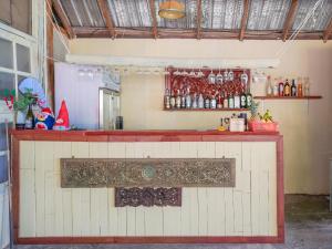 The lounge or bar area at Phi Phi Cozy Seafront Resort