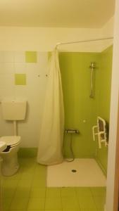 Hotel Sharing tesisinde bir banyo