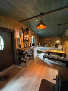 Η κουζίνα ή μικρή κουζίνα στο Mikrohyttene Moen Ranch