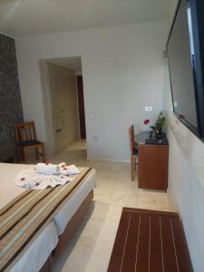 Postel nebo postele na pokoji v ubytování Eleftheria Hotel