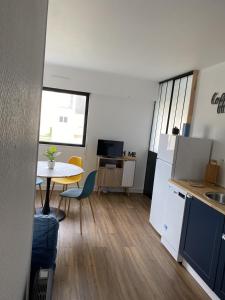 Kuchyňa alebo kuchynka v ubytovaní Super appartement cosy, parking privé