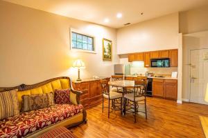 a living room with a couch and a table and a kitchen at Grand Wood Suites in Nashville