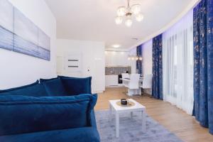 Cucina o angolo cottura di Wiślane Tarasy Lux Apartments Cracow by Renters Prestige