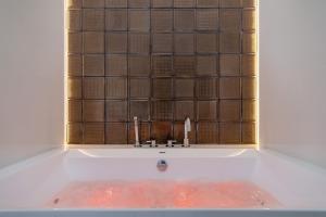 Bagno di Wiślane Tarasy Lux Apartments Cracow by Renters Prestige