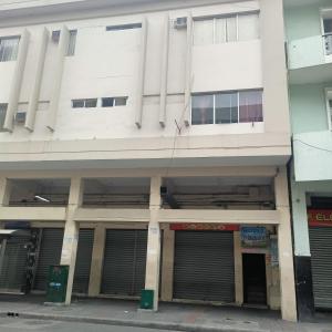 an apartment building with the doors open on a street at HOTEL PRIMAVERA in Guayaquil