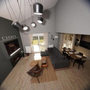 Posezení v ubytování Villa ELi - Luxury Nature Getaway - Strategically located for Beach Exploration - Onsite Power for Electric Vehicle