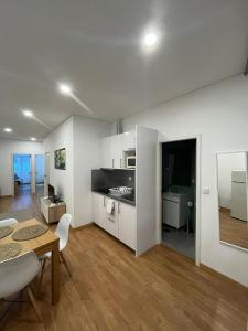 Kuchyň nebo kuchyňský kout v ubytování Down Bonjardim Apartments