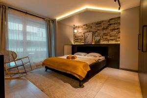 Łóżko lub łóżka w pokoju w obiekcie N23 Dwupoziomowy Apartament Łódź Centrum Wi-Fi Klimatyzacja