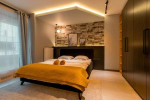 Łóżko lub łóżka w pokoju w obiekcie N23 Dwupoziomowy Apartament Łódź Centrum Wi-Fi Klimatyzacja