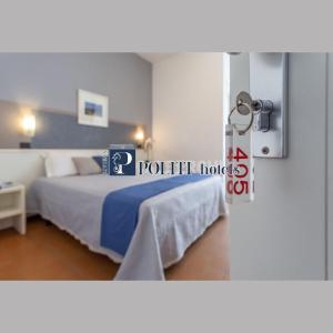 A bed or beds in a room at HOTEL CONTI