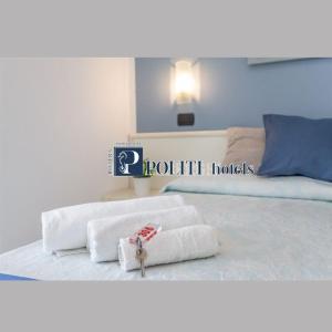 A bed or beds in a room at HOTEL CONTI