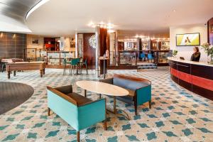 Posezení v ubytování Mercure Chester Abbots Well Hotel