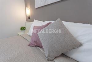 A bed or beds in a room at HOTEL CONTI