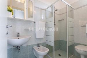 A bathroom at HOTEL CONTI