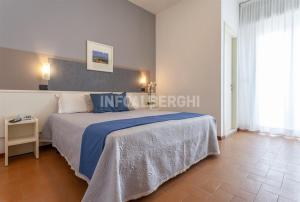 A bed or beds in a room at HOTEL CONTI