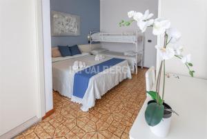 A bed or beds in a room at HOTEL CONTI