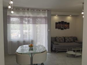 a living room with a table and a couch at Holiday House Rasopasno in Rasopasno