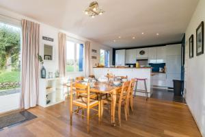 Kuchyň nebo kuchyňský kout v ubytování KER HELEN - Maison familiale vue mer + 37 fotografií