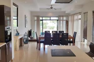 a kitchen and dining room with a table and chairs at Grand Baie Villa des amis sur la plage. in Grand Baie