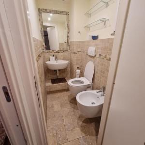 A bathroom at Julia nel cuore di Trastevere Még 5 kép