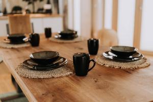 Waidlerland Waldkirchen Chalets的咖啡和沏茶工具
