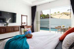 Ένα ή περισσότερα κρεβάτια σε δωμάτιο στο *City~house* 芭堤雅豪华泳池别墅近步行街 +54 φωτογραφίες