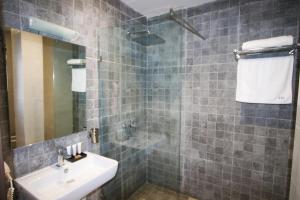 Un baño de Dakhla Boarding Hotel & Restaurant 37 fotos más