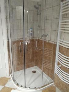 Koupelna v ubytování Hársfa apartman