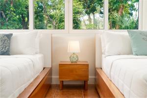 Voodi või voodid majutusasutuse Blue Roatan Resort toas