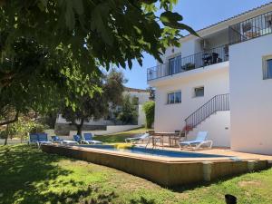 a house with a swimming pool in a yard at Villa Rosa in Begur