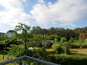Ein Garten an der Unterkunft Haus Roland- Whg 23 mit Schwimmbad und Sauna