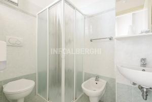 A bathroom at HOTEL CONTI