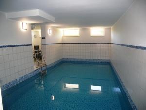 Der Swimmingpool an oder in der Nähe von Haus Roland- Whg 23 mit Schwimmbad und Sauna