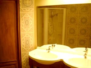 Ванная комната в Maison de 5 chambres avec jardin clos et wifi a Morannes sur Sarthe