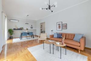Posedenie v ubytovaní Homey 2BR Apartment in Cholargos by UPSTREET