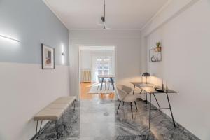 Posedenie v ubytovaní Homey 2BR Apartment in Cholargos by UPSTREET