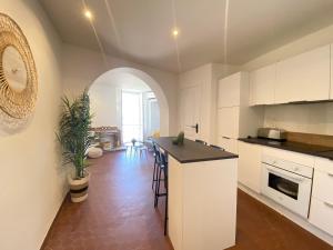 a kitchen with white cabinets and a counter top at Sablettes Beach-plage-vue mer-centre ville in Menton
