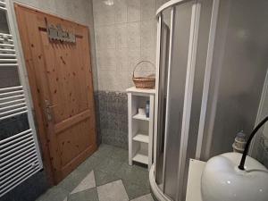 a bathroom with a refrigerator and a basket on a shelf at Gemütlicher Bungalow am Meer in Pepelow in Pepelow +32 photos