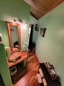 Un lugar para sentarse en Treehouse La Hierba, Pavones