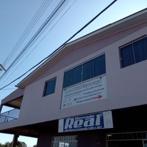 a building with a sign on the side of it at Apart Hotel Esperança in Ametista do Sul
