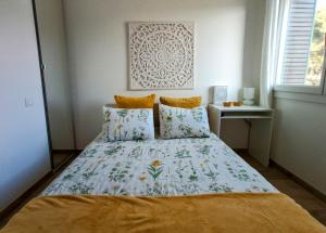 Posteľ alebo postele v izbe v ubytovaní Private room in renovated apartment - Tram 1 min walk